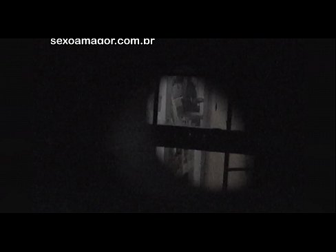 ❤️ Blondiin saab salaja videolevi naabruskonna voyeuri poolt peidetud õõnsate telliskivide taha peidetud Porno at us