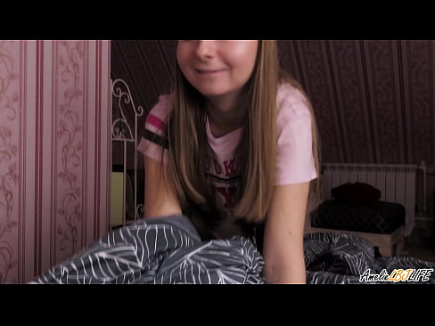 ❤️ Blondie imeb oma BFF-i sügavalt ja saab sperma suhu Porno at us